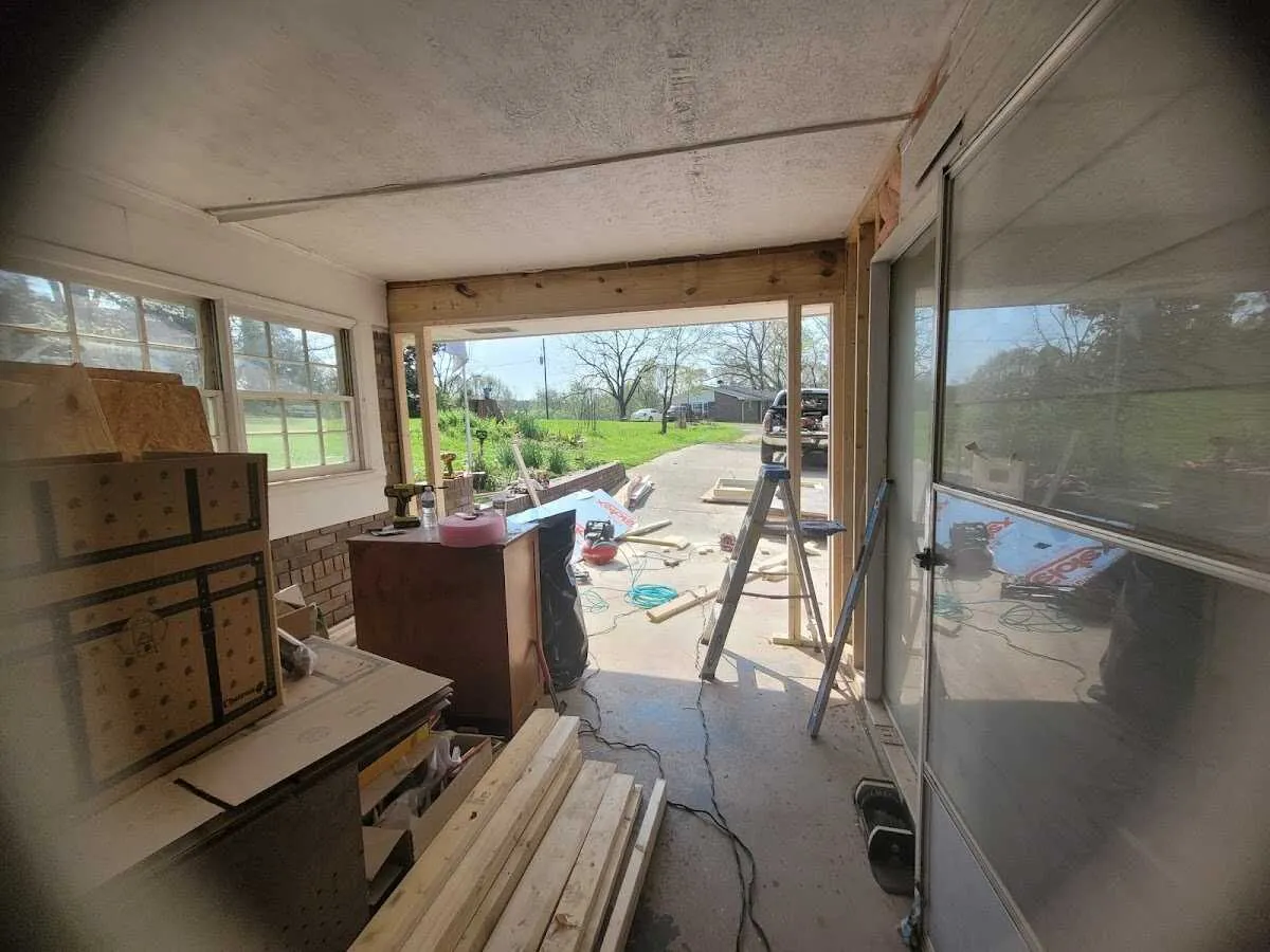 Air movers and dehumidifier for Drying & Dehumidification in Bardstown